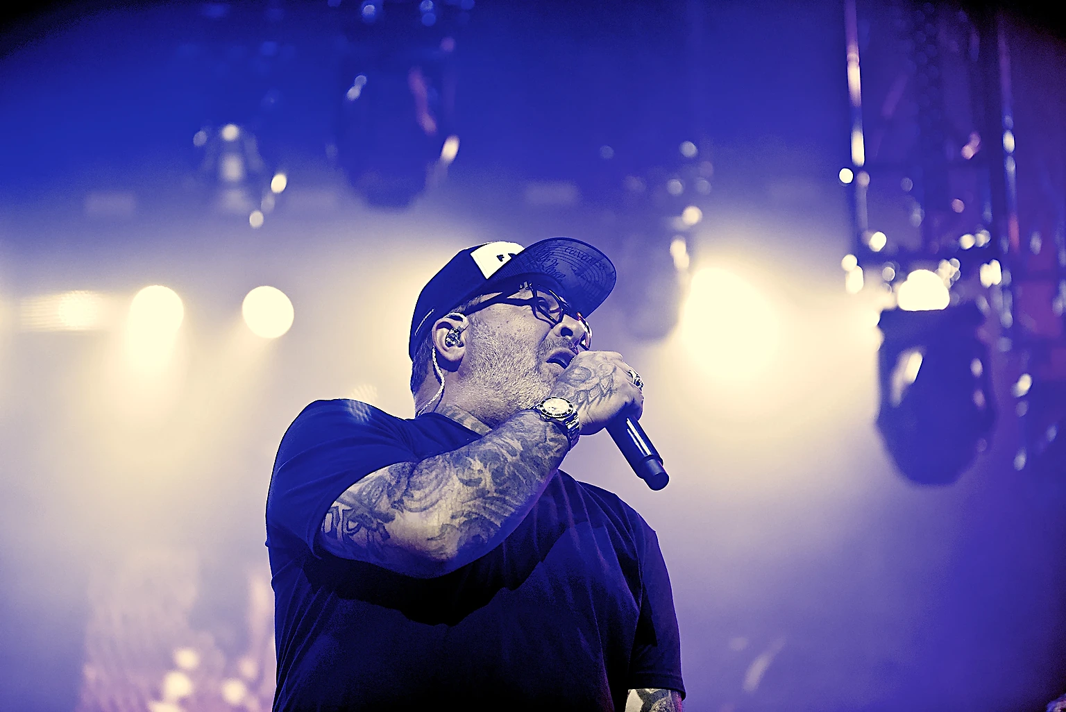 Staind vocalist Aaron Lewis singing in front of stage lights at Toyota Arena, Ontario
